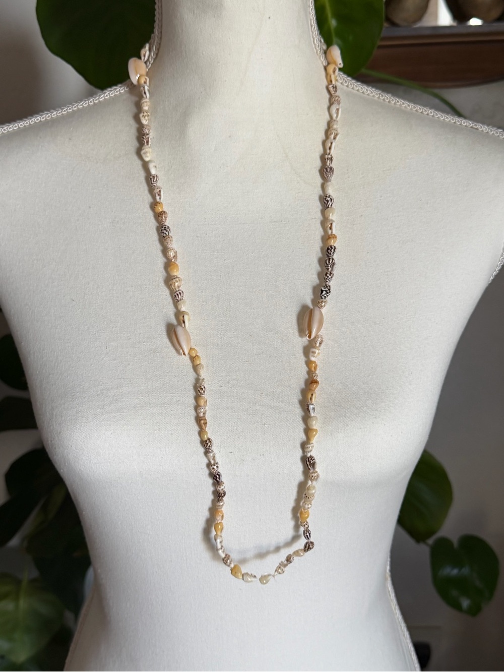 Vintage Hawaiian Cowrie Shell Bead Strand Lei Necklace